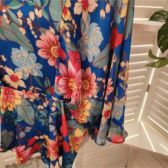 565 UMGEE BLUE FLORAL DOLMAN SLEEVE BLOUSE PLUS SIZE - Picture 3 of 6